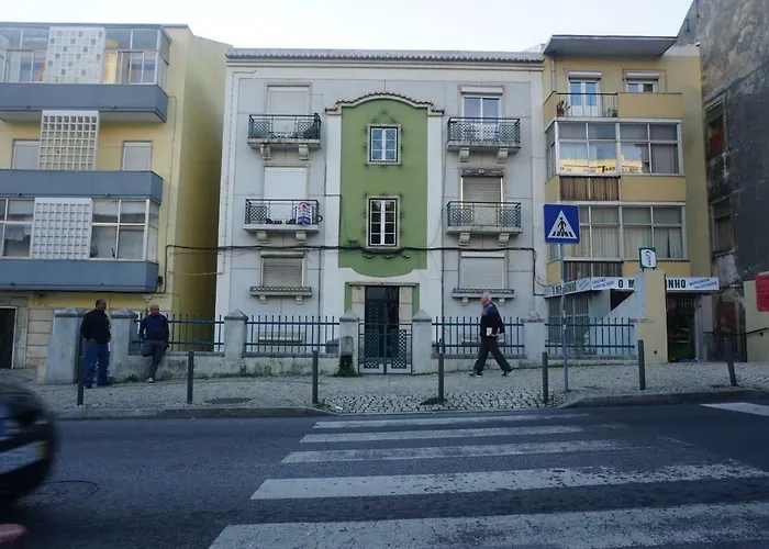 Room In Queluz 11 Minutes From Lisbon