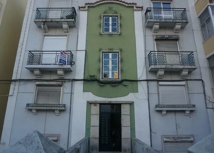 Room In Queluz 11 Minutes From Lisbon